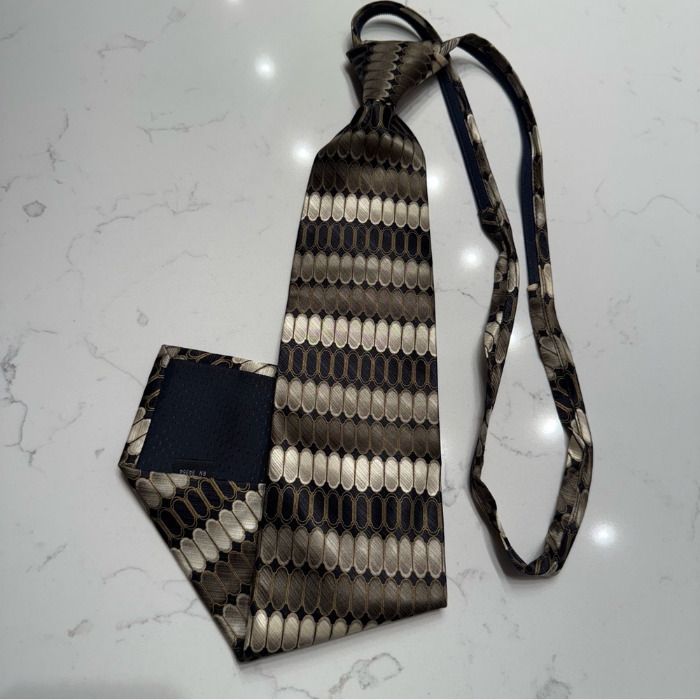 Vintage Giorgio Black and Silver Patterned Zipper Tie